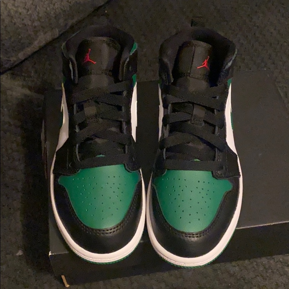 13Y Jordan 1 mistook